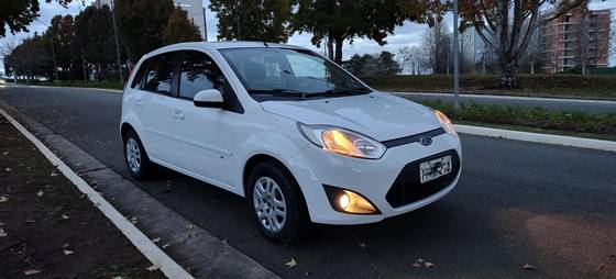 FORD FIESTA 1.0 ROCAM SE 8V FLEX 4P MANUAL FORD FIESTA 1.0 ROCAM SE 8V FLEX 4P MANUAL